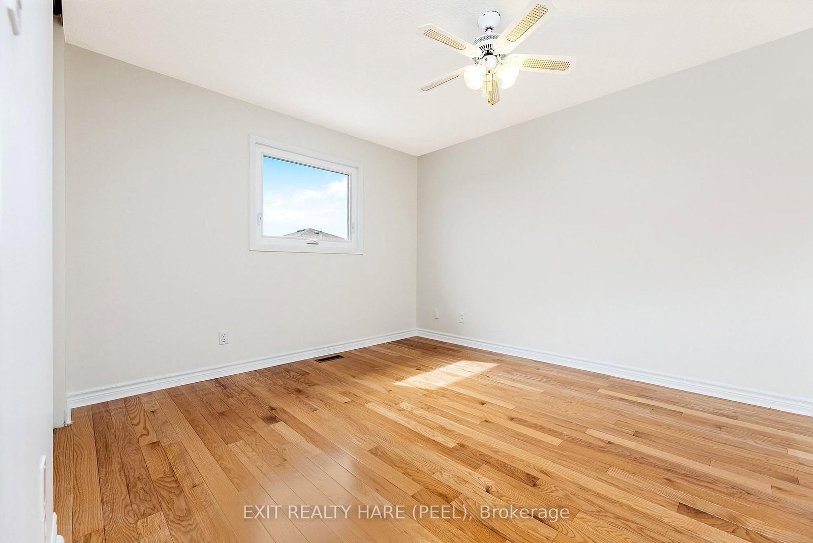 Detached House for sale at 6 Ruth Avenue, Brampton, Ontario, L6Z 3X4 - Heart Lake West - MLS: W12944780