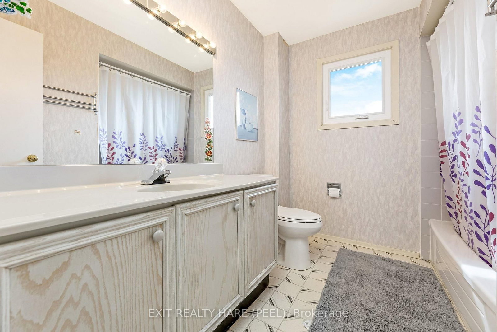 Detached House for sale at 6 Ruth Avenue, Brampton, Ontario, L6Z 3X4 - Heart Lake West - MLS: W12944780