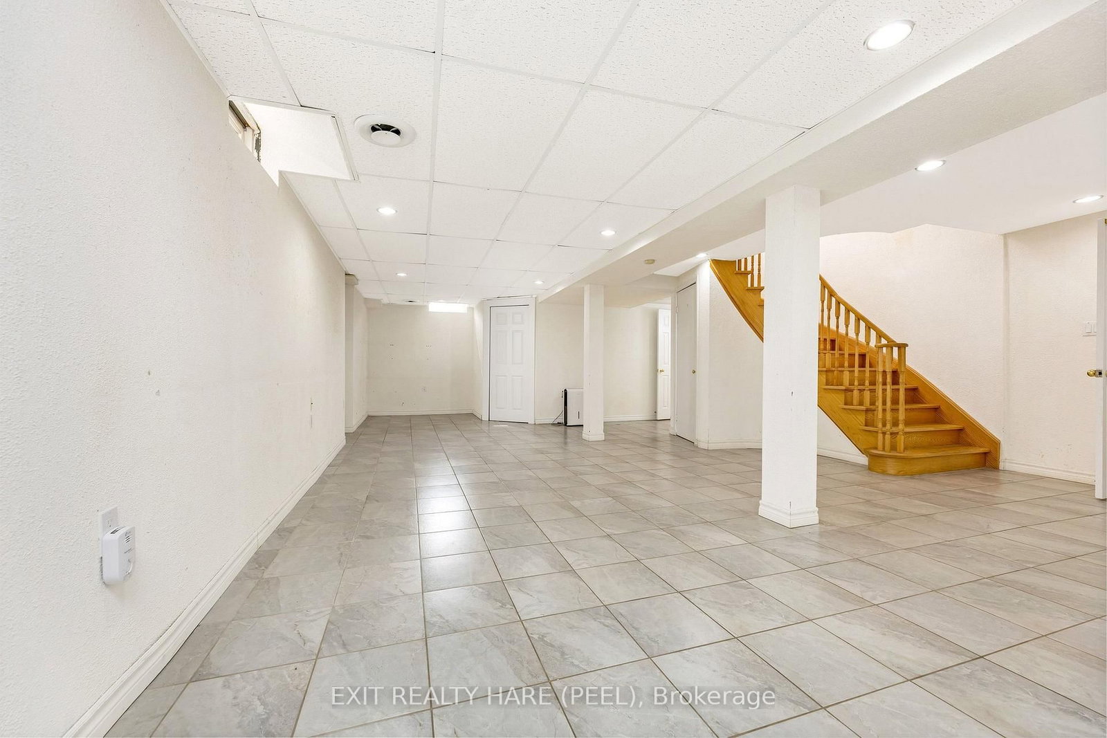 Detached House for sale at 6 Ruth Avenue, Brampton, Ontario, L6Z 3X4 - Heart Lake West - MLS: W12944780