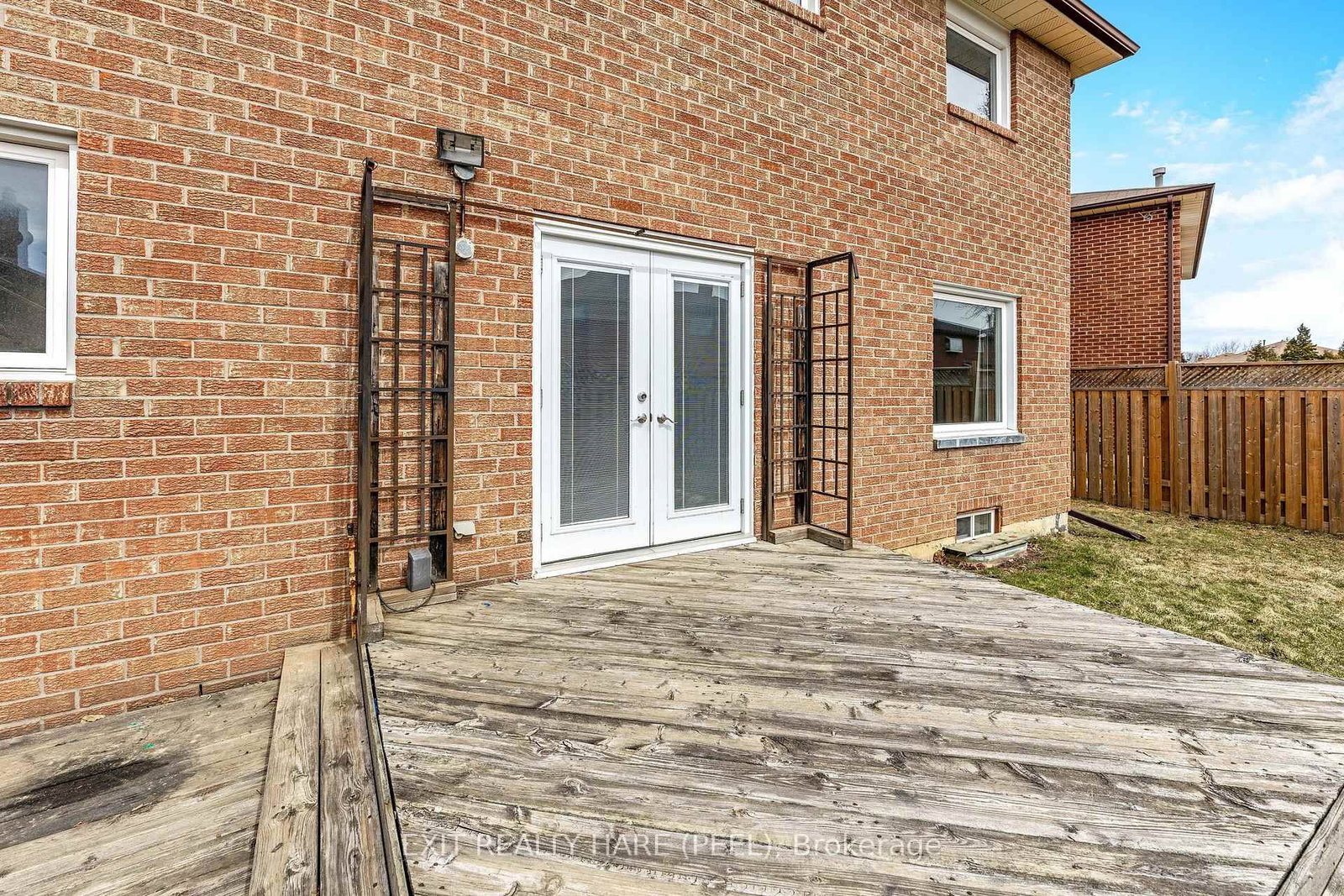 Detached House for sale at 6 Ruth Avenue, Brampton, Ontario, L6Z 3X4 - Heart Lake West - MLS: W12944780