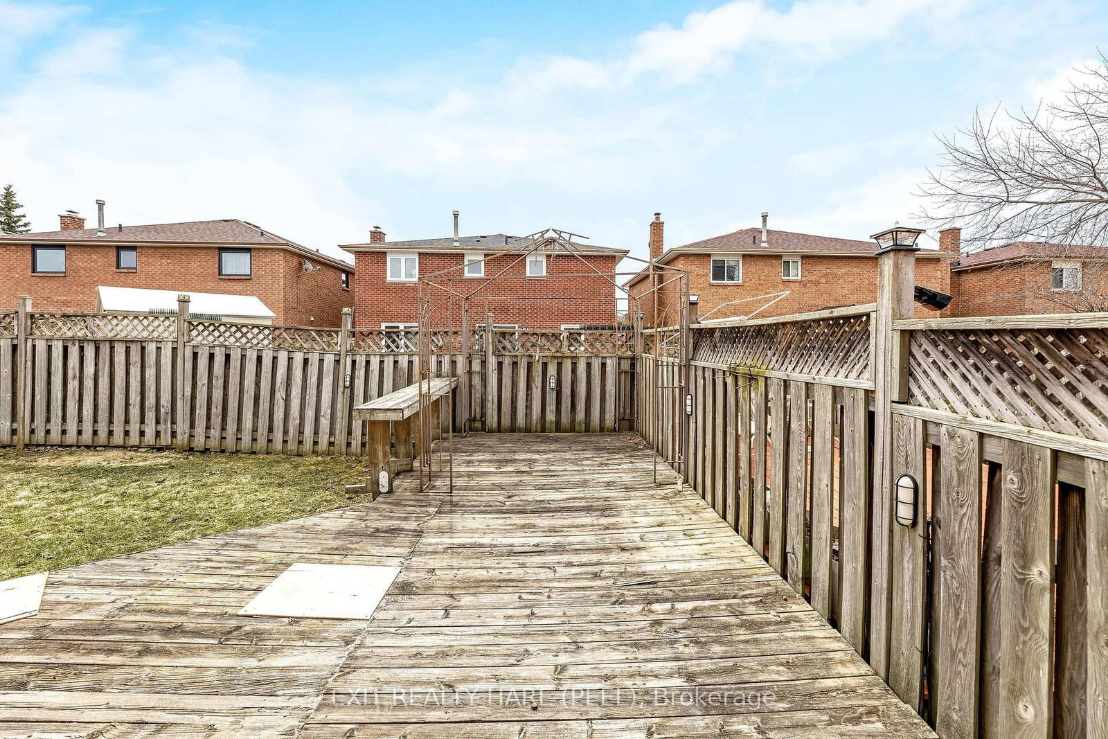 Detached House for sale at 6 Ruth Avenue, Brampton, Ontario, L6Z 3X4 - Heart Lake West - MLS: W12944780