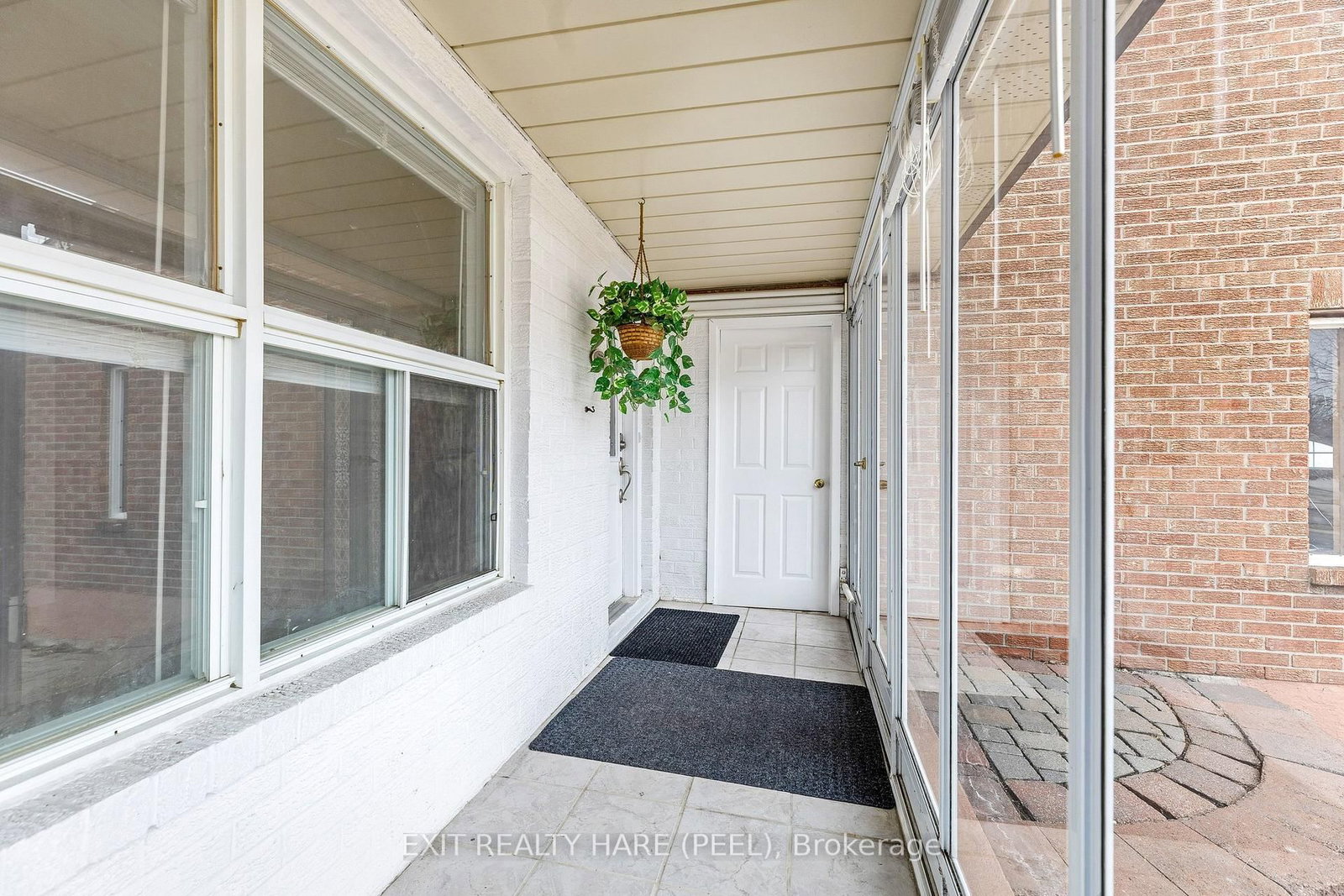 Detached House for sale at 6 Ruth Avenue, Brampton, Ontario, L6Z 3X4 - Heart Lake West - MLS: W12944780