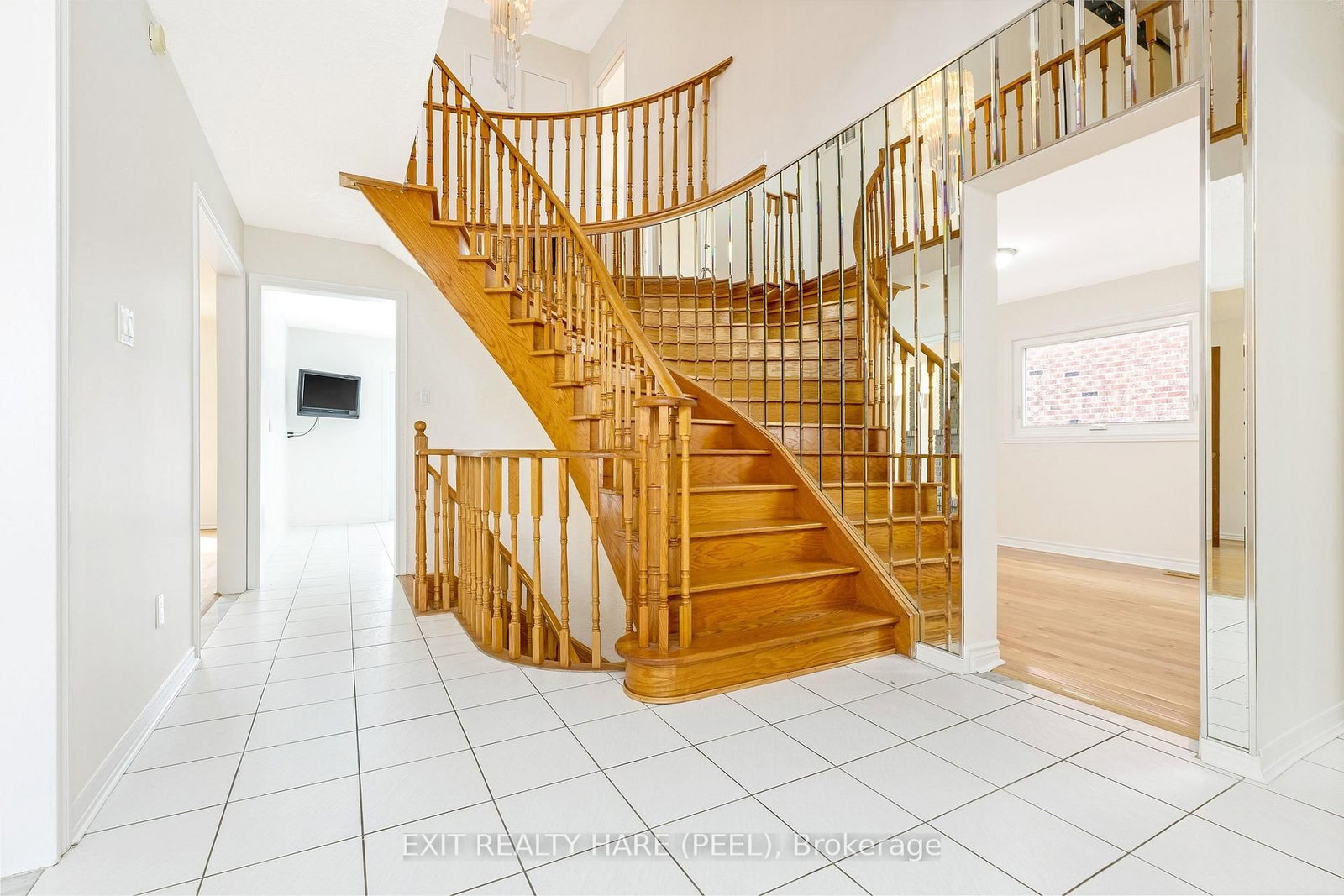 Detached House for sale at 6 Ruth Avenue, Brampton, Ontario, L6Z 3X4 - Heart Lake West - MLS: W12944780