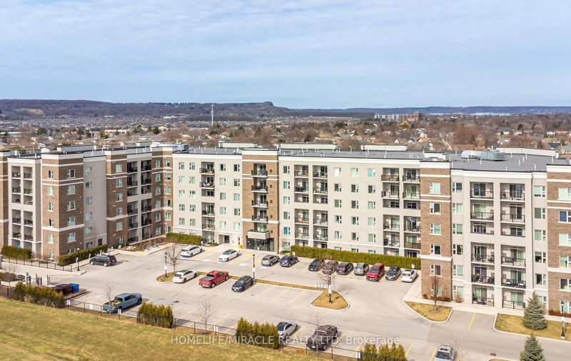 116 - 610 Farmstead Dr, Milton, L9T 7H6 | Image 2