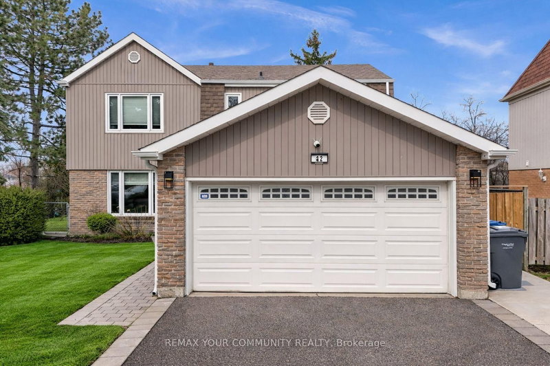 22 MADELAINE Cres, Brampton, L6S 2Y9 | Image 2