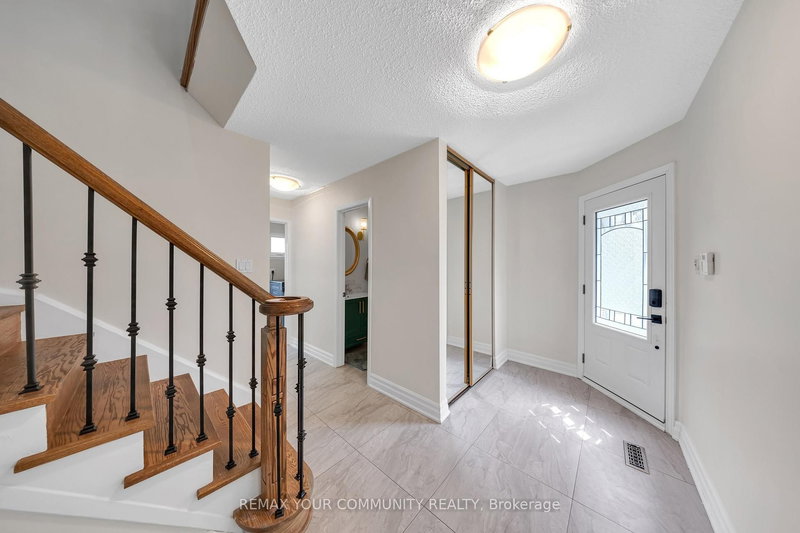 22 MADELAINE Cres, Brampton, L6S 2Y9 | Image 3