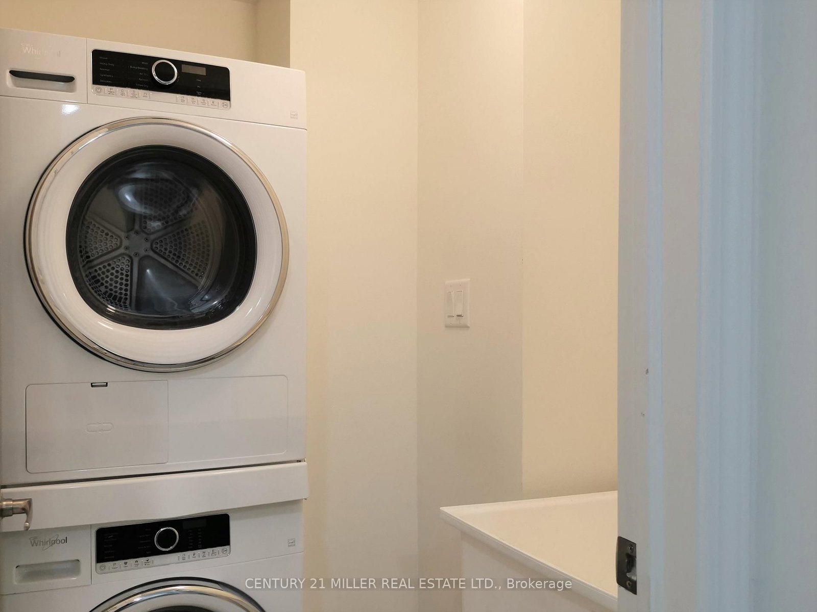 Townhouse for lease at 569 Laking Terrace, Milton, Ontario, L9T 9J3 - Clarke - MLS: W12945178