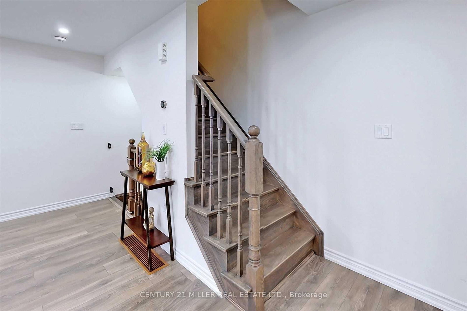 Townhouse for lease at 569 Laking Terrace, Milton, Ontario, L9T 9J3 - Clarke - MLS: W12945178