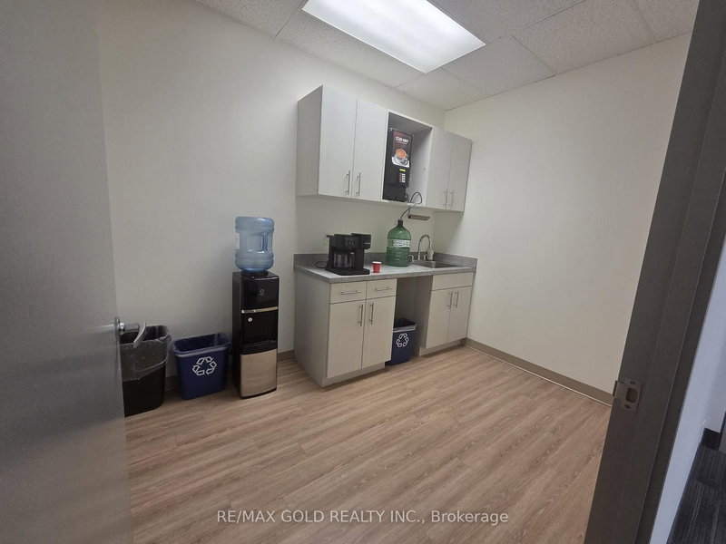 240 - 2000 argentia Rd, Mississauga, L5N 1V9 | Image 2