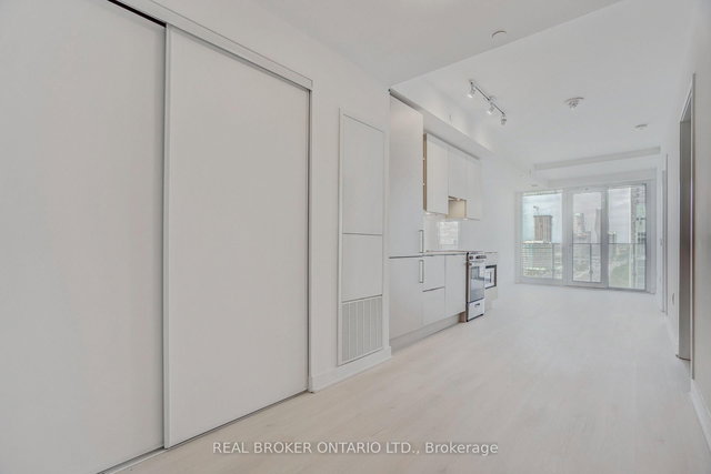 1112 - 3900 Confederation Parkway