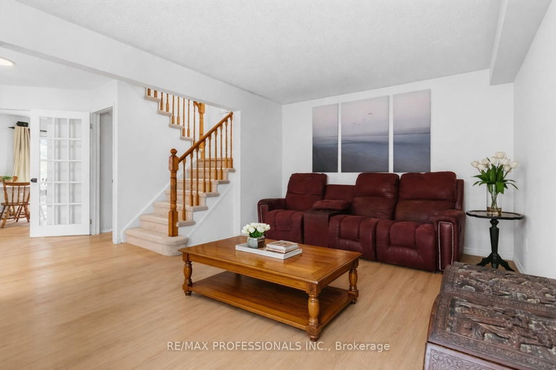 34 Newman Crt, Brampton, L6S 5T1 | Image 2