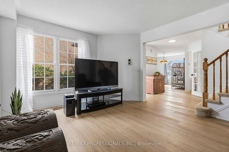 34 Newman Crt, Brampton, L6S 5T1 | Image 3