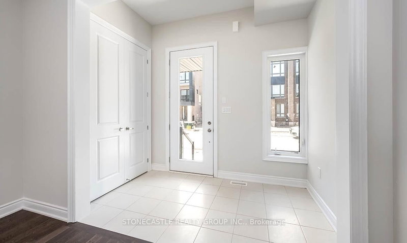 3055 Perkins Way, Oakville, L6H 7Y6 | Image 2