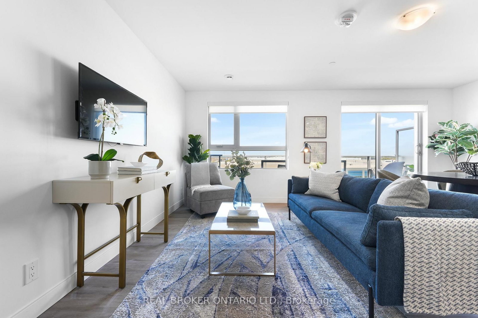 100 Manett Crescent, Unit 215