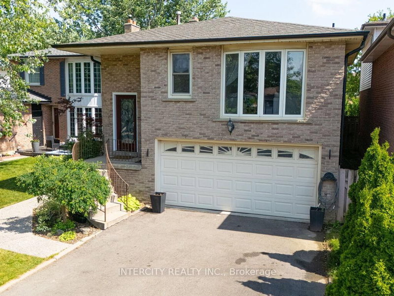 841 Coulson Ave, Milton, L9T 4K3 | Image 2