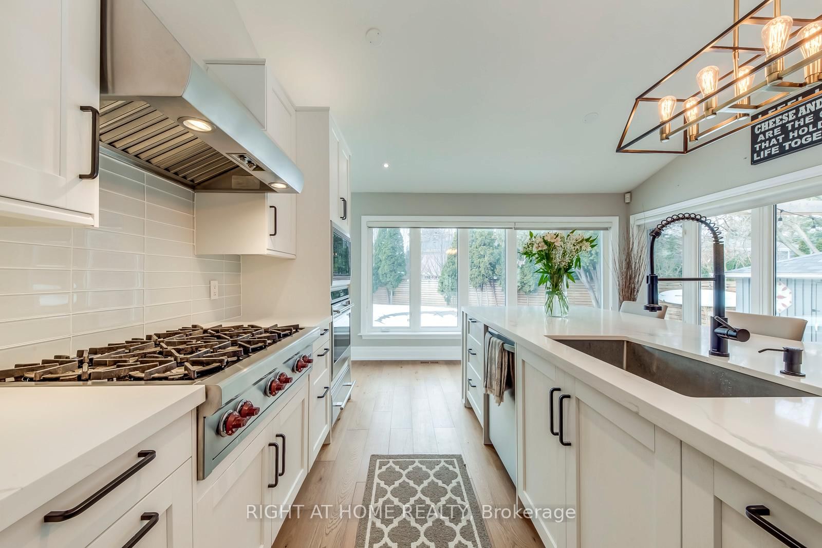 Detached House for sale at 204 Walkers Line, Burlington, Ontario, L7N 2C3 - Roseland - MLS: W12945668