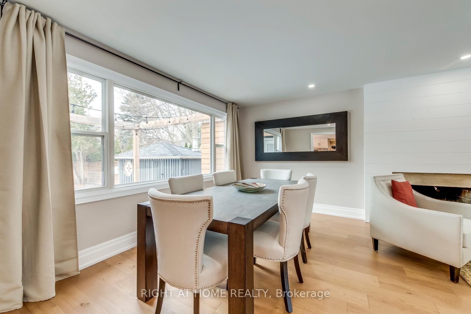 Detached House for sale at 204 Walkers Line, Burlington, Ontario, L7N 2C3 - Roseland - MLS: W12945668