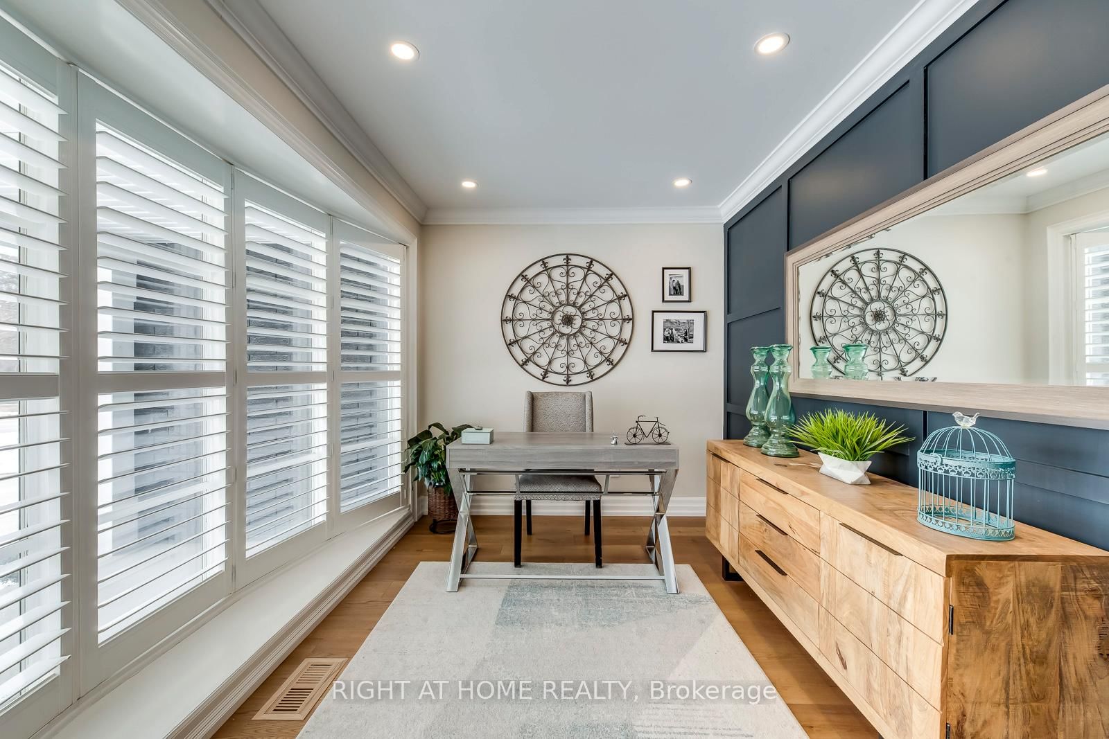 Detached House for sale at 204 Walkers Line, Burlington, Ontario, L7N 2C3 - Roseland - MLS: W12945668