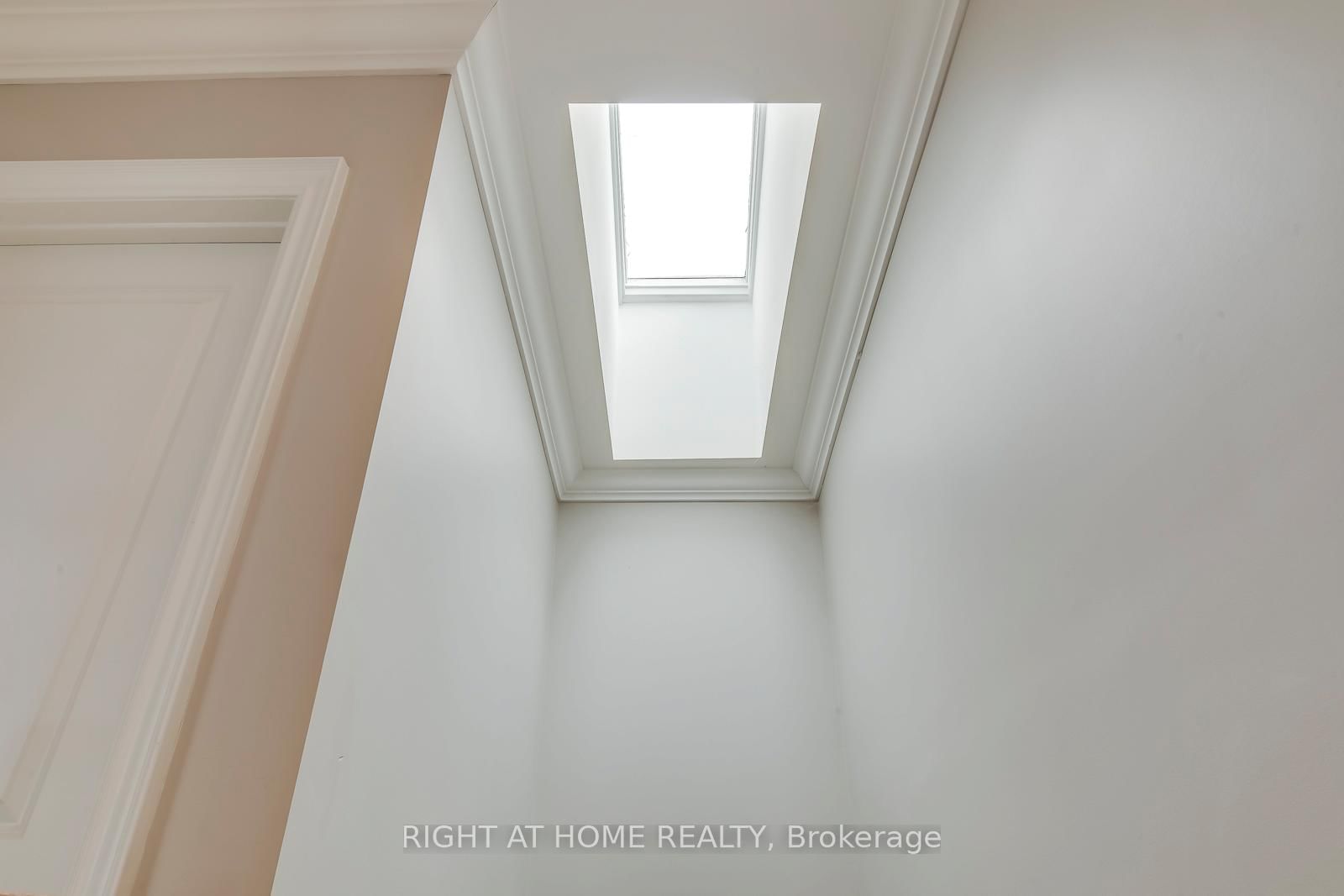 Detached House for sale at 204 Walkers Line, Burlington, Ontario, L7N 2C3 - Roseland - MLS: W12945668