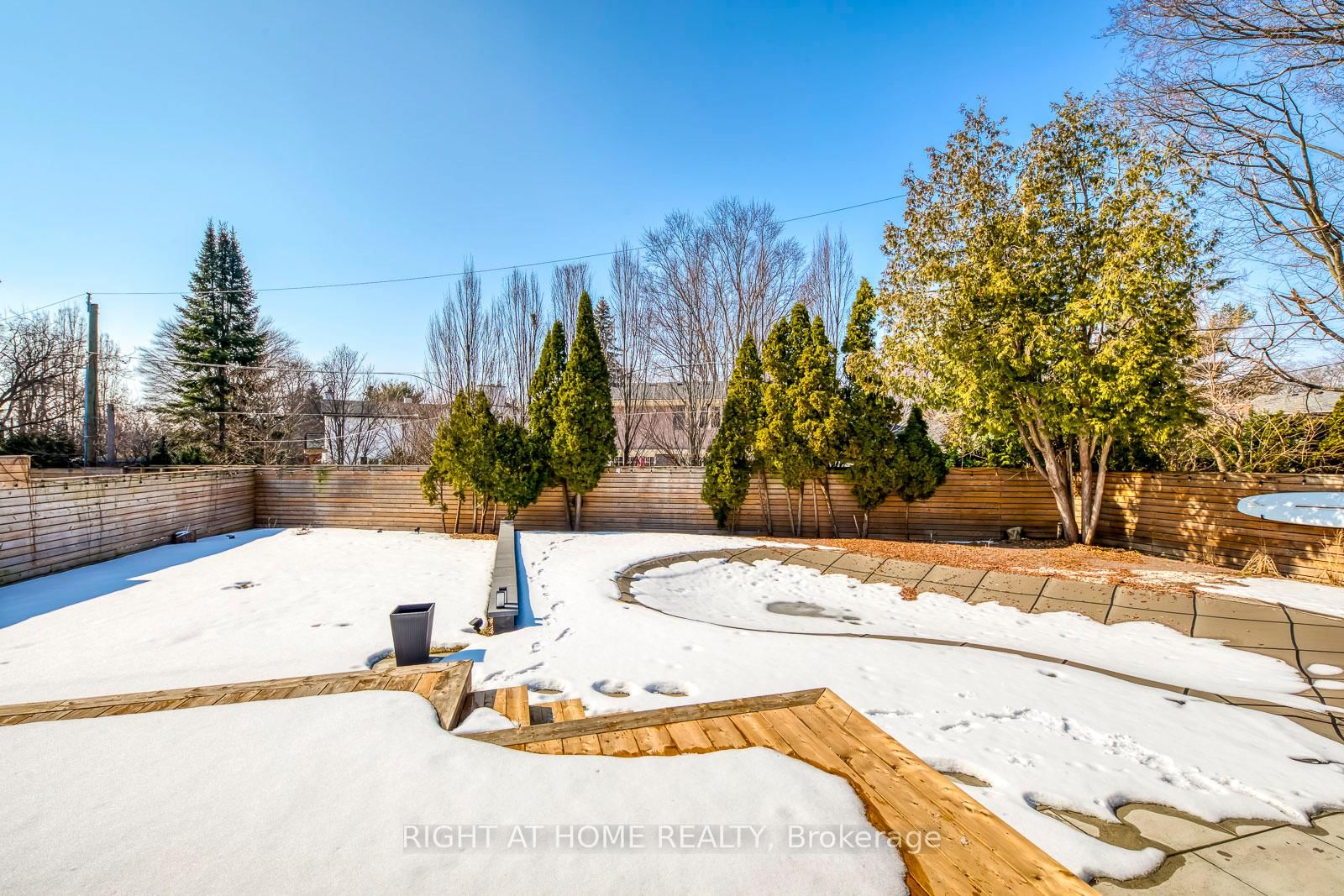 Detached House for sale at 204 Walkers Line, Burlington, Ontario, L7N 2C3 - Roseland - MLS: W12945668