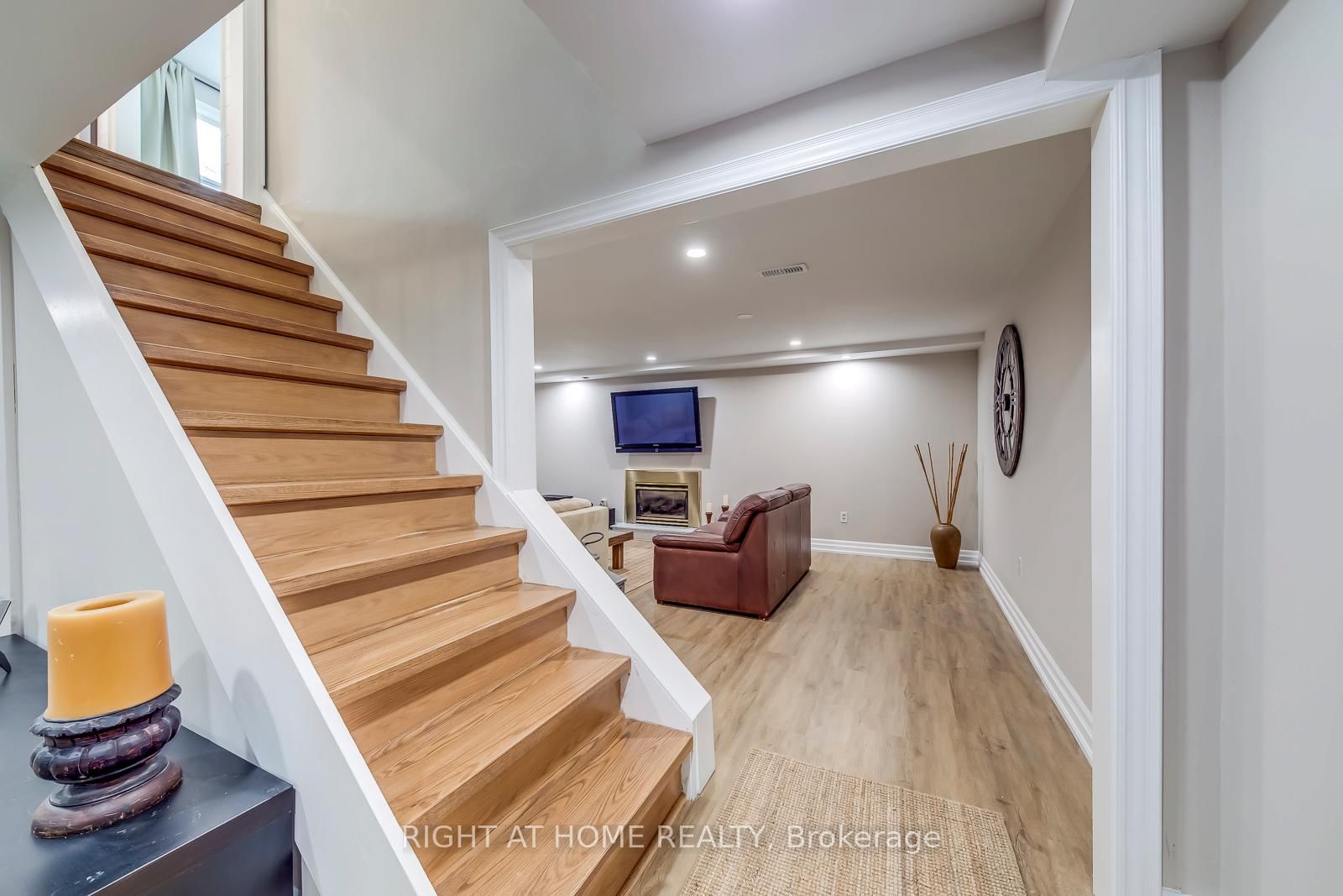 Detached House for sale at 204 Walkers Line, Burlington, Ontario, L7N 2C3 - Roseland - MLS: W12945668