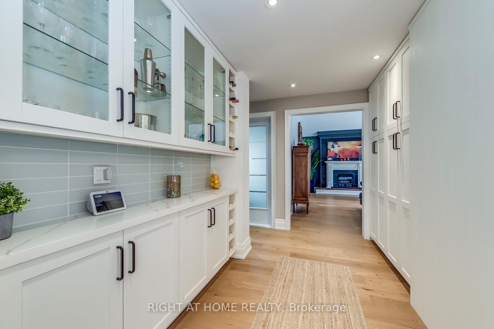 Detached House for sale at 204 Walkers Line, Burlington, Ontario, L7N 2C3 - Roseland - MLS: W12945668