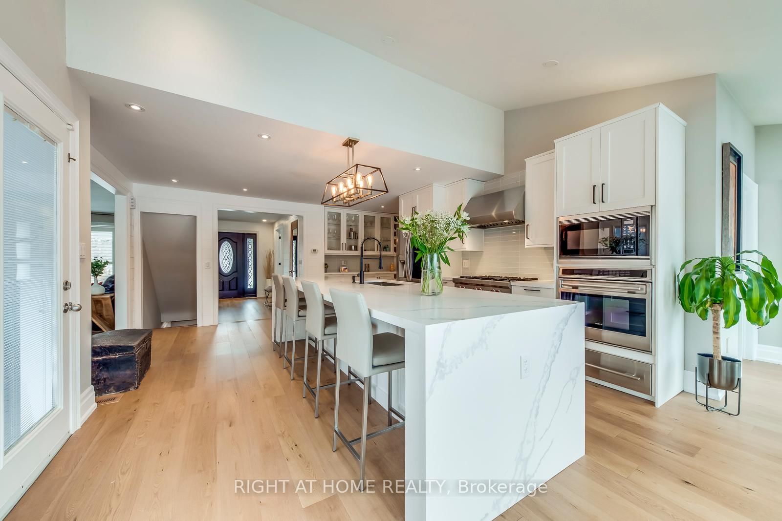 Detached House for sale at 204 Walkers Line, Burlington, Ontario, L7N 2C3 - Roseland - MLS: W12945668