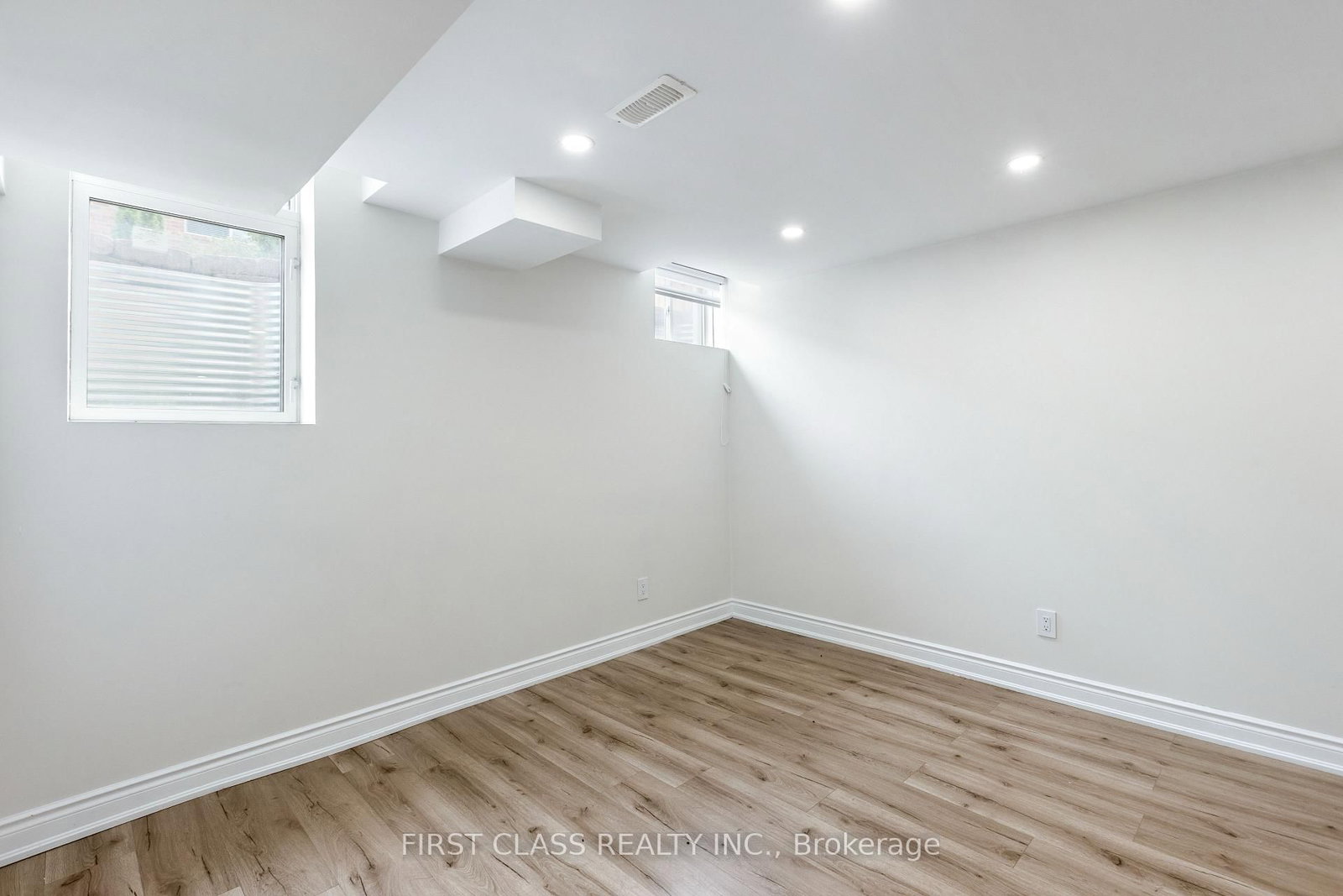 Detached House for sale at 802 Yates Drive, Milton, Ontario, L9T 0E7 - Coates - MLS: W12945712