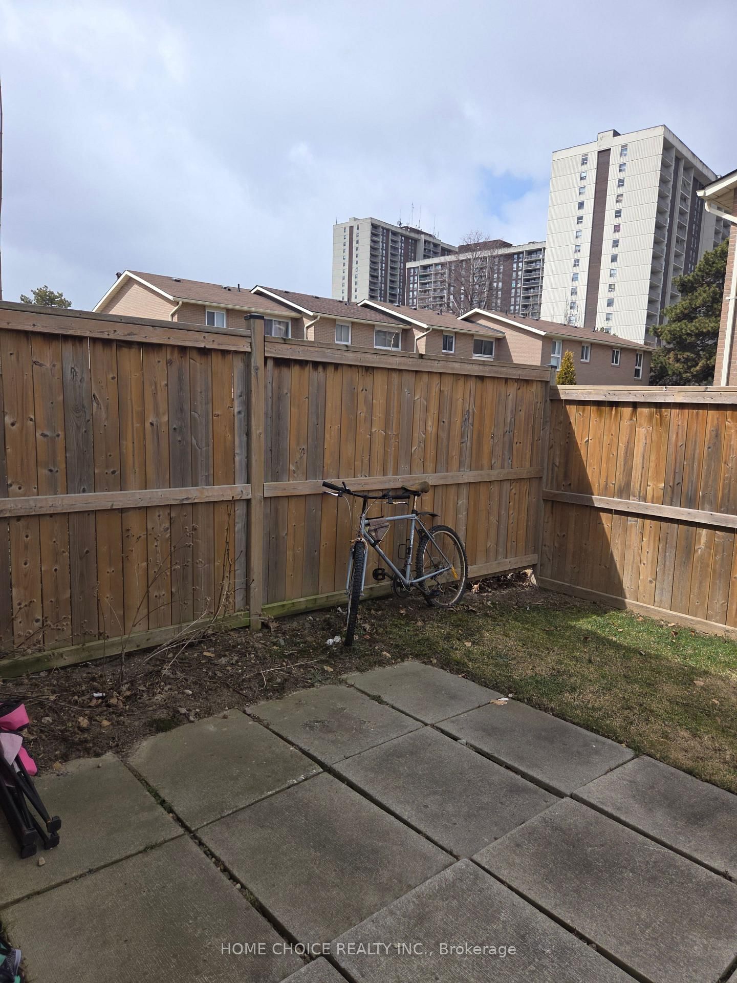 Townhouse for sale at 59-59 Craigleigh Crescent, Brampton, Ontario, L6T 2E3 - Avondale - MLS: W12945778