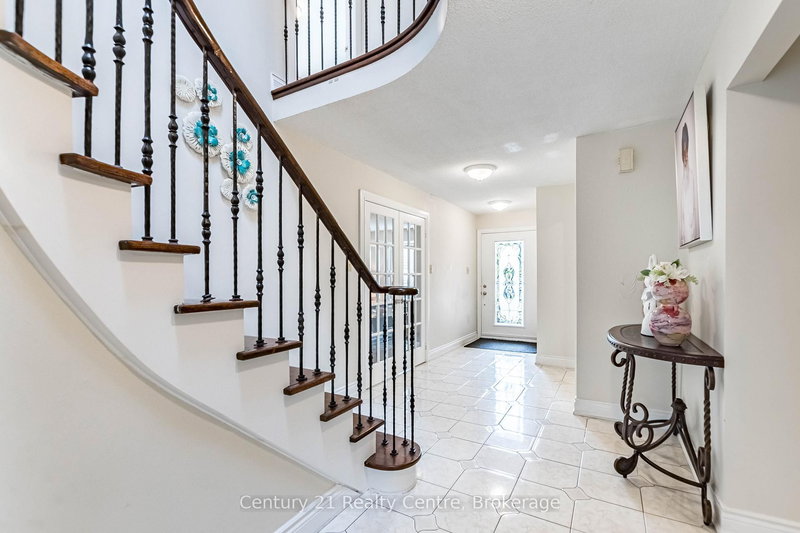 3349 Loyalist Dr, Mississauga, L5L 5T9 | Image 3