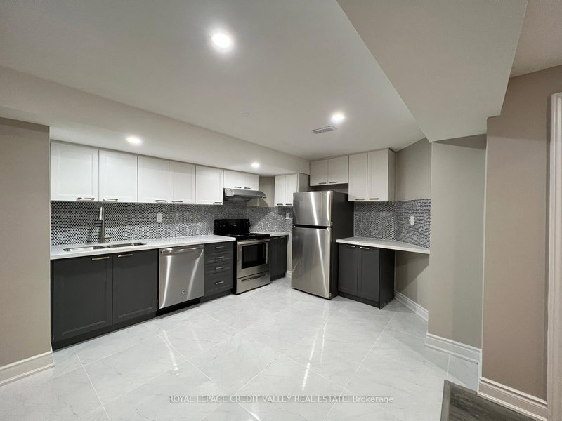 62 Eagleridge Dr, Brampton, L6R 1E8 | Image 2