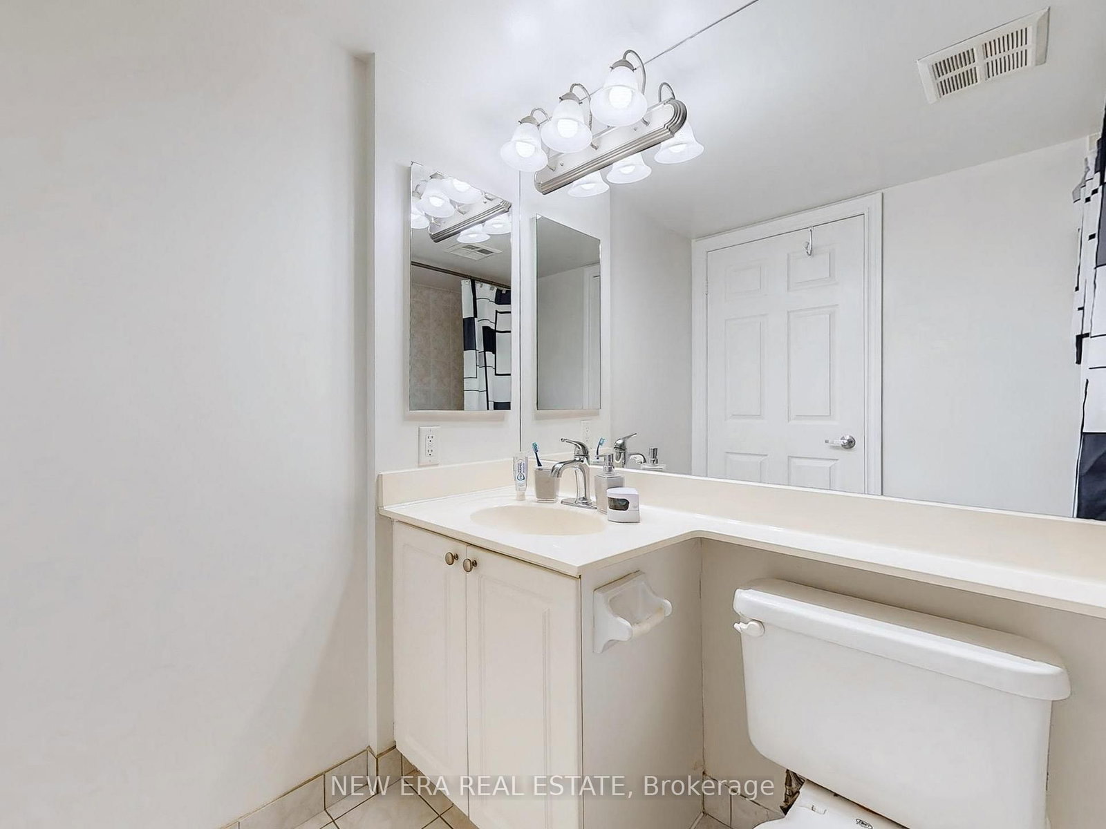 Condo for sale at 923-3888 Duke Of York Boulevard, Mississauga, Ontario, L5B 4P5 - City Centre - MLS: W12946220