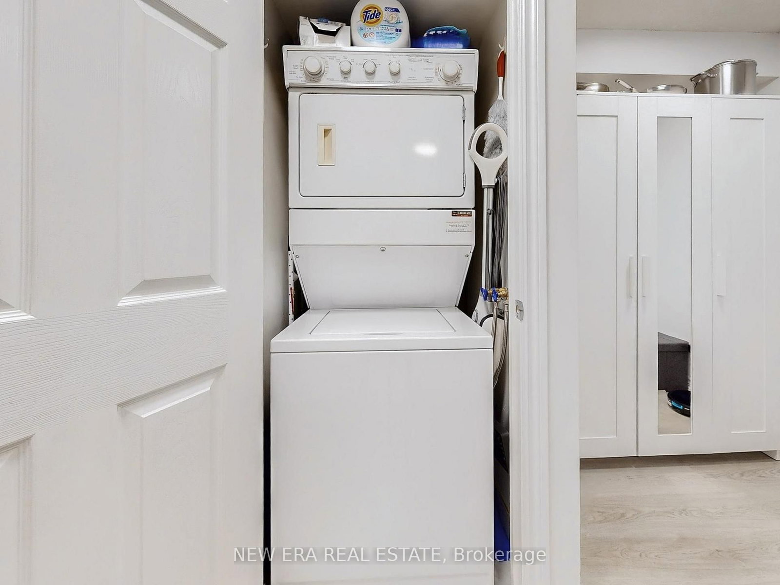 Condo for sale at 923-3888 Duke Of York Boulevard, Mississauga, Ontario, L5B 4P5 - City Centre - MLS: W12946220