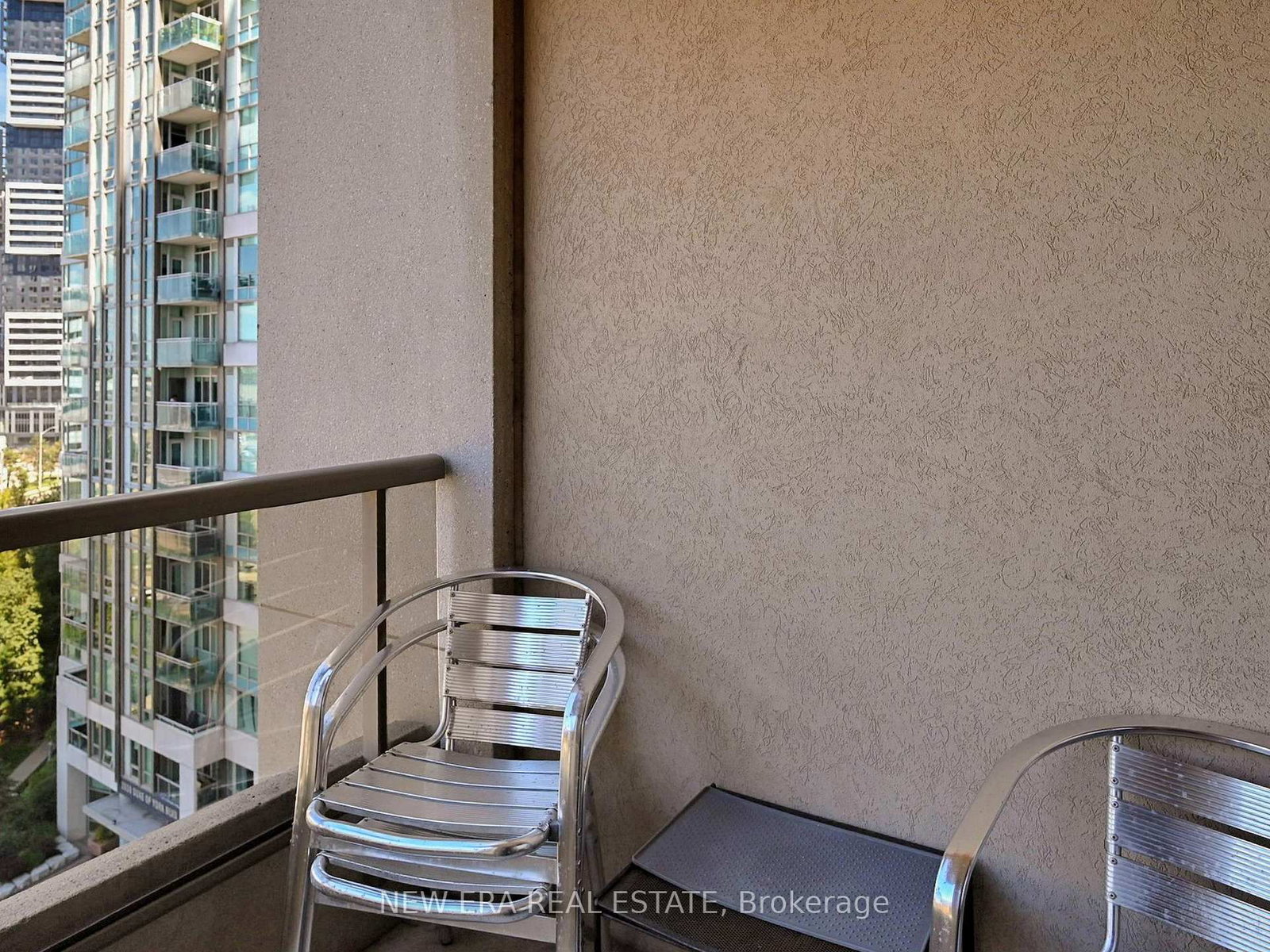 Condo for sale at 923-3888 Duke Of York Boulevard, Mississauga, Ontario, L5B 4P5 - City Centre - MLS: W12946220