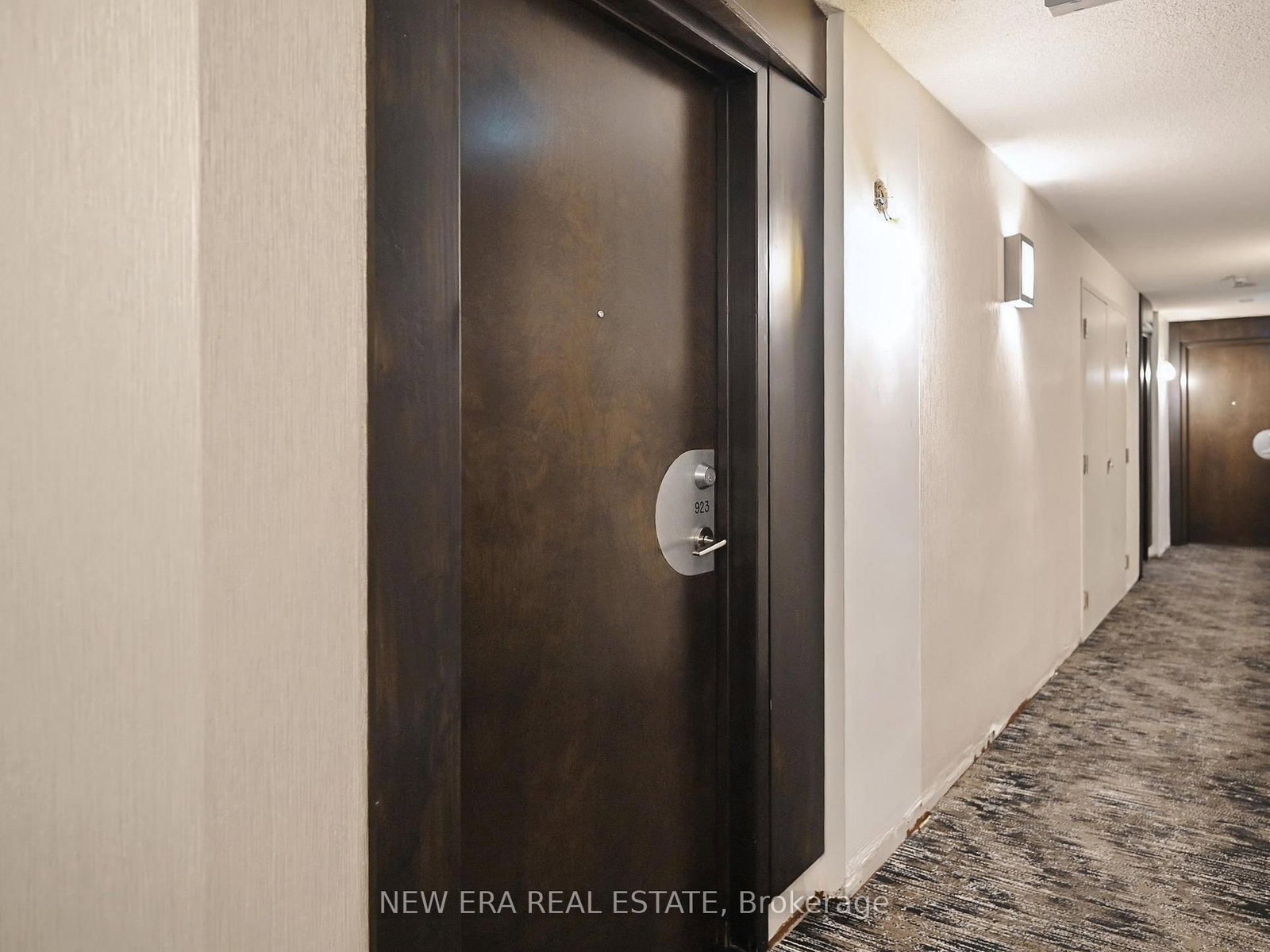 Condo for sale at 923-3888 Duke Of York Boulevard, Mississauga, Ontario, L5B 4P5 - City Centre - MLS: W12946220