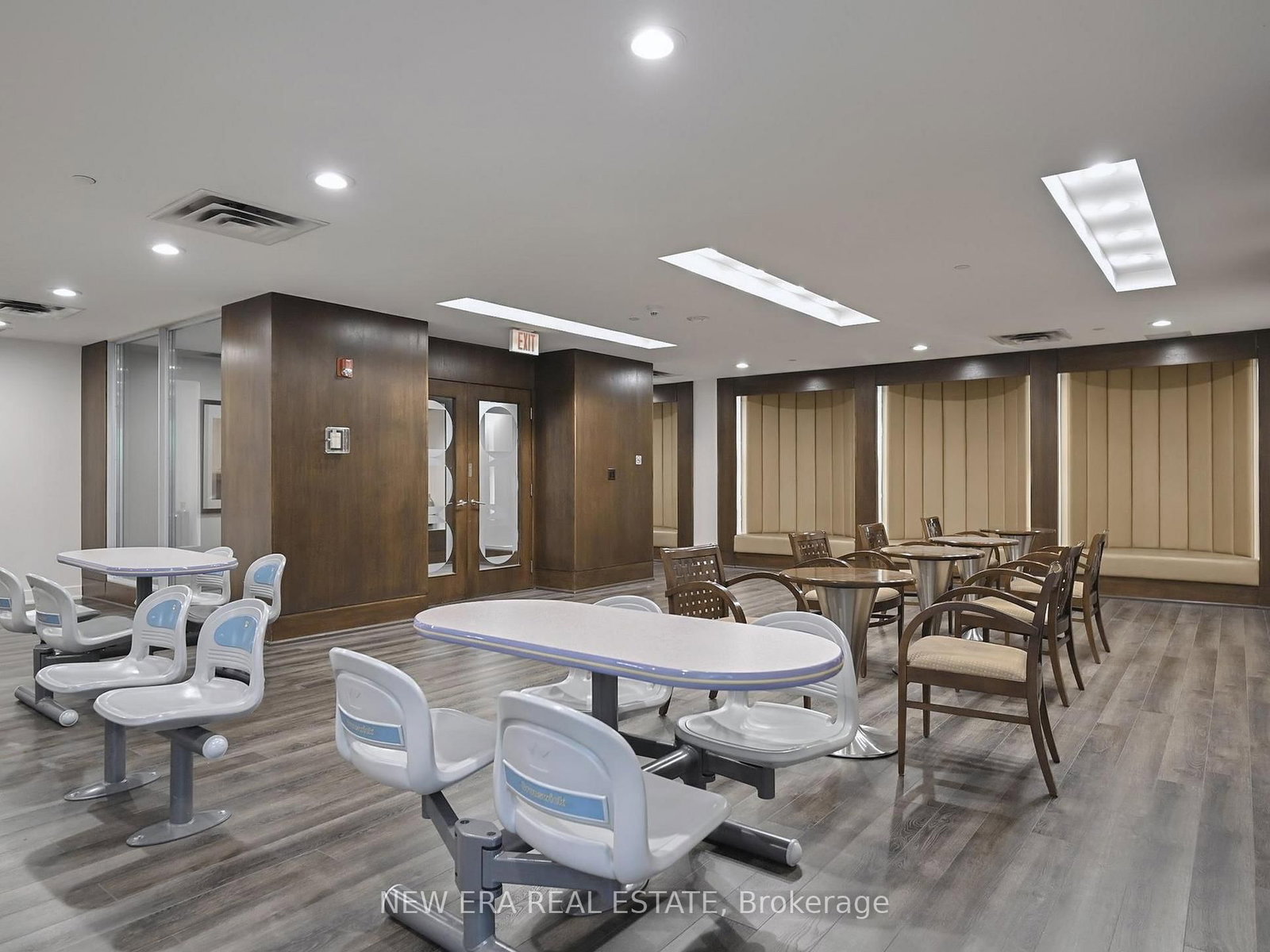 Condo for sale at 923-3888 Duke Of York Boulevard, Mississauga, Ontario, L5B 4P5 - City Centre - MLS: W12946220