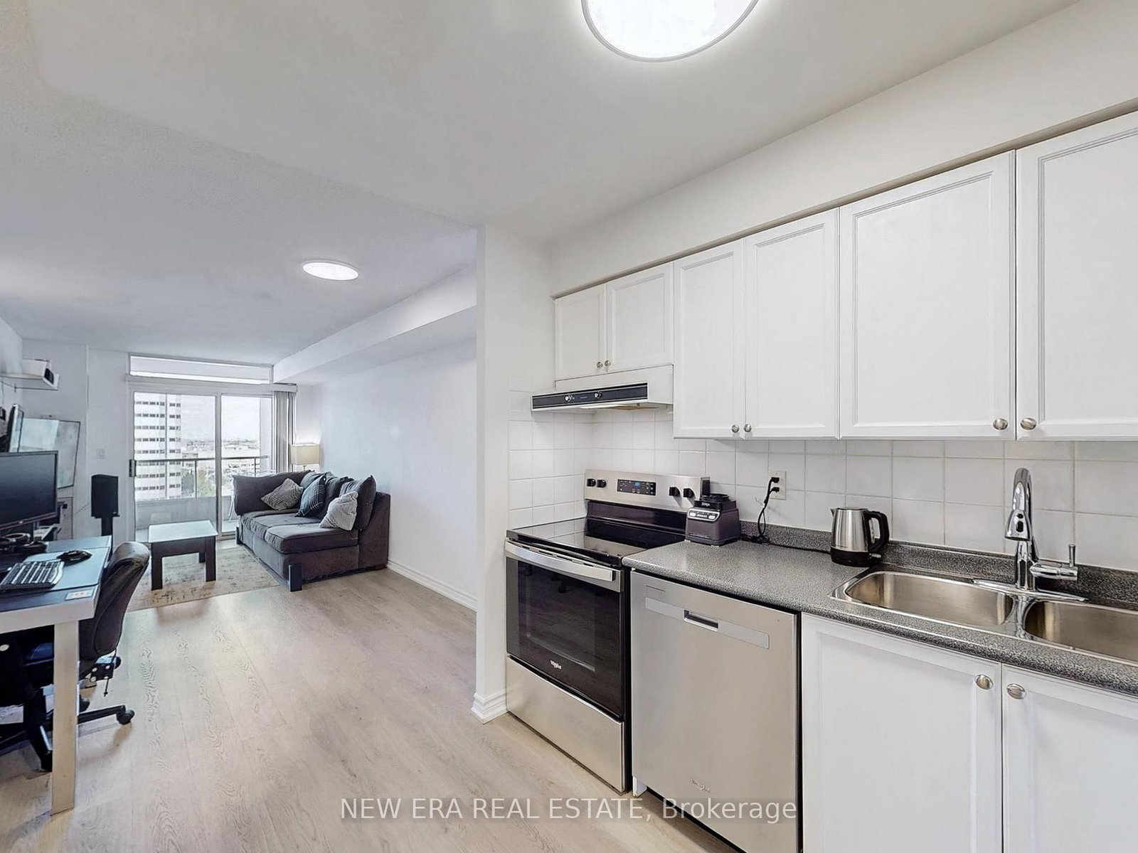 Condo for sale at 923-3888 Duke Of York Boulevard, Mississauga, Ontario, L5B 4P5 - City Centre - MLS: W12946220