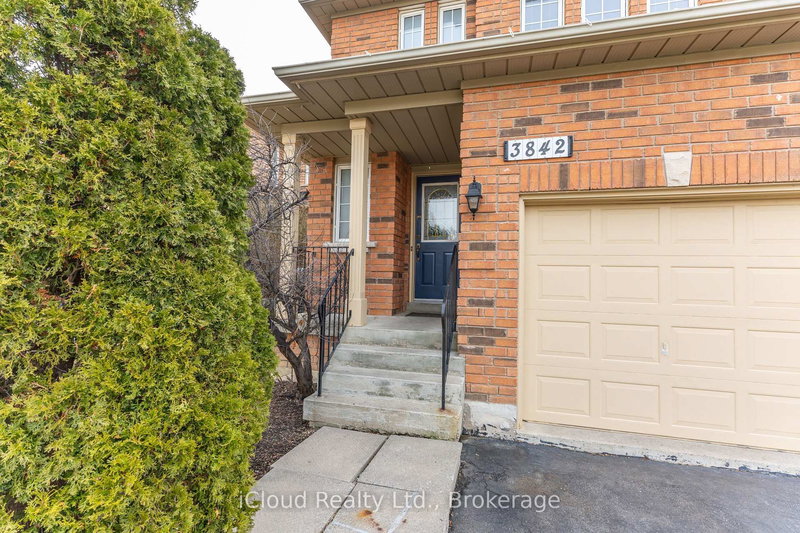 3842 Ridgepoint Way, Mississauga, L5N 7T9 | Image 3