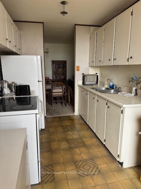 805 - 21 Knightsbridge Rd, Brampton, L6T 3Y1 | Image 2