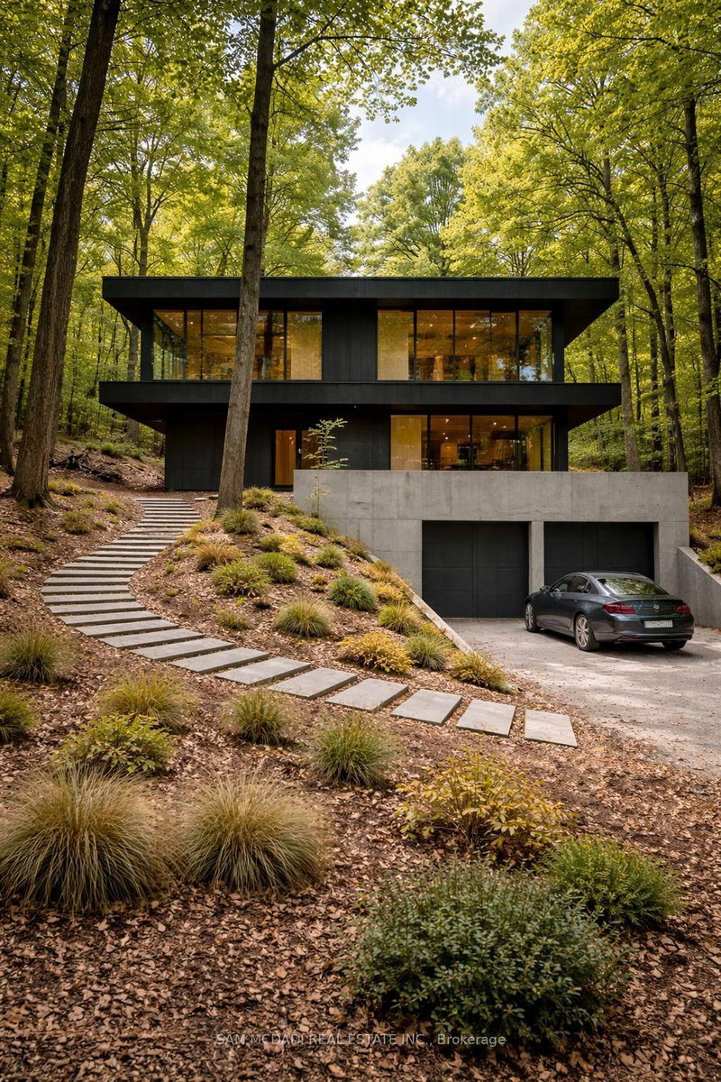 1470 Pinetree Cres, Mississauga, L5G 2S8 | Image 2