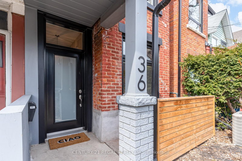 36 Golden Ave, Toronto, M6R 2J4 | Image 3