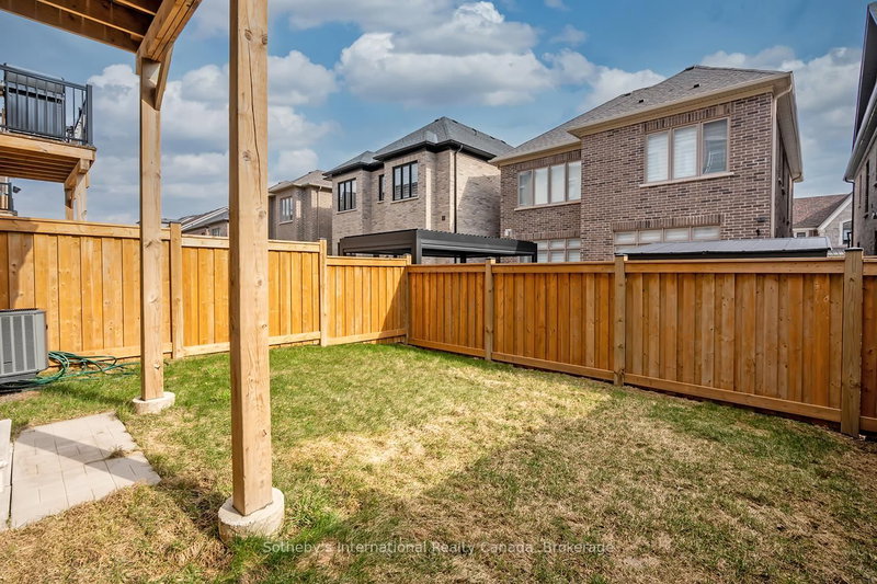 1492 Yellow Rose Circ, Oakville, L6M 4G3 | Image 2