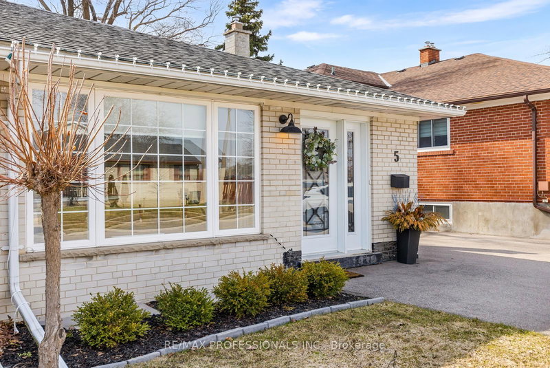 5 Birgitta Cres, Toronto, M9C 3W1 | Image 2