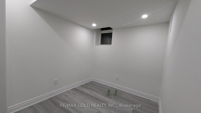 Bsmt - 9 Sugar Pearl Road