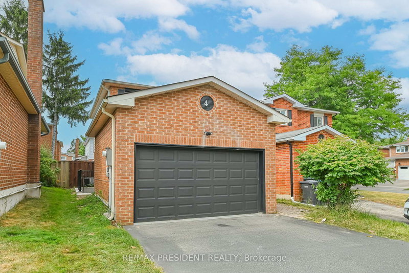 4 Lawnview Crt, Brampton, L7G 1T4 | Image 3