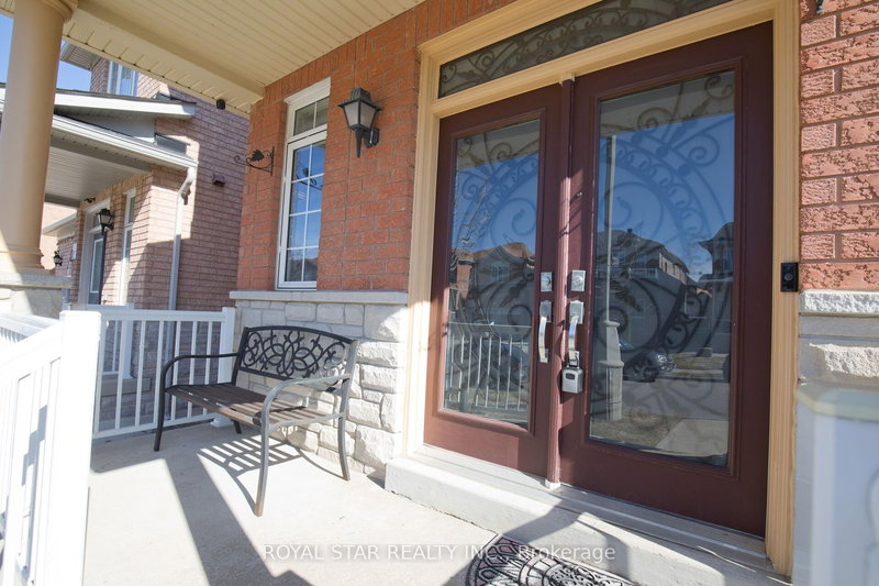 51 Cape Dorset Cres, Brampton, L6R 3K9 | Image 3