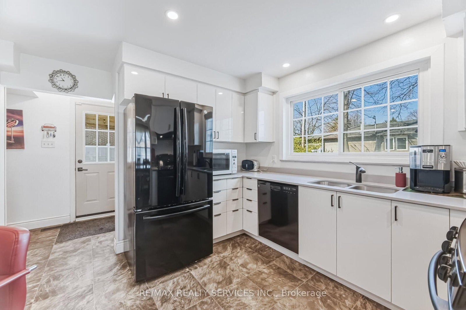 Detached House for sale at 15 Braemar Drive, Brampton, Ontario, L6T 2L5 - Avondale - MLS: W12947624