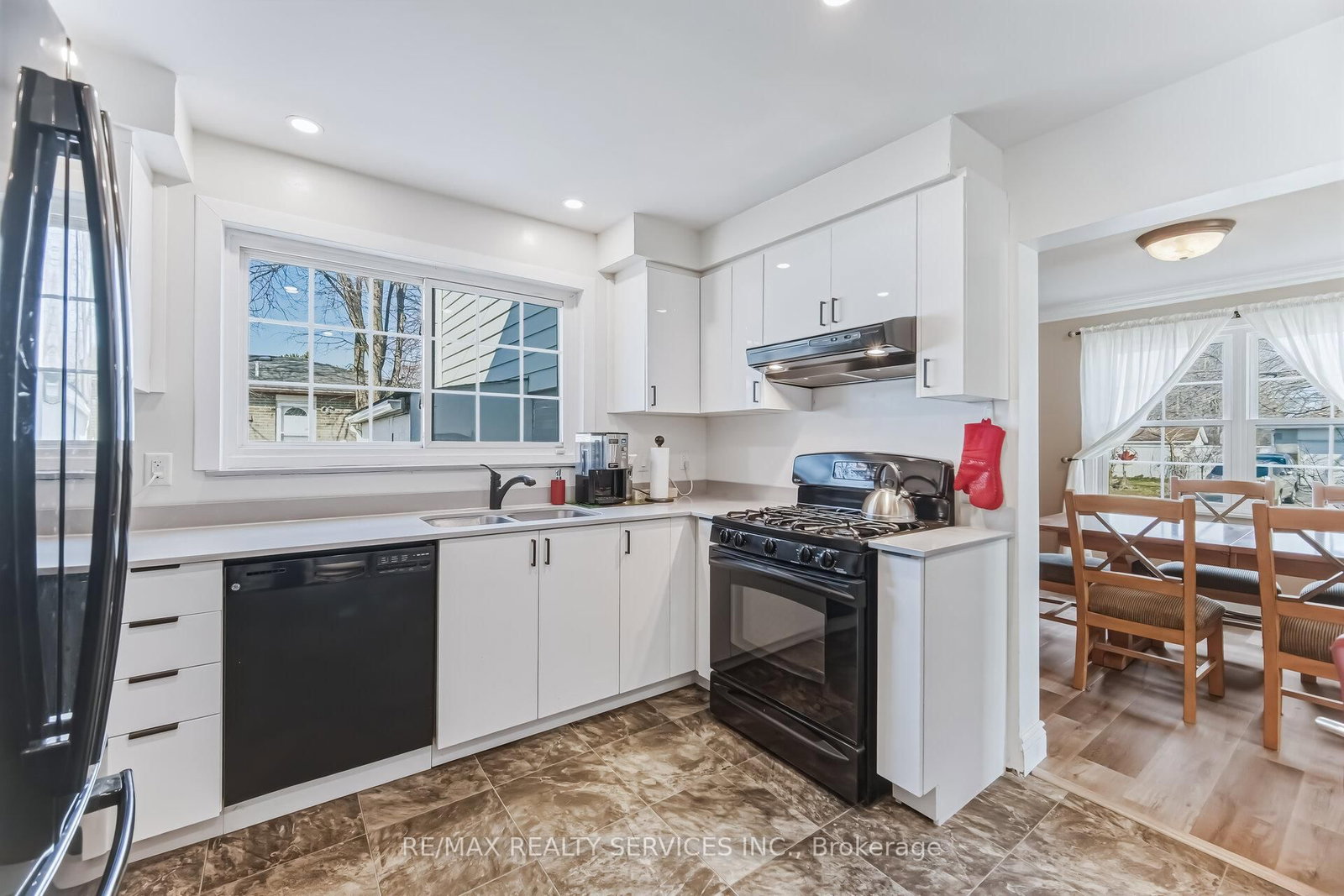 Detached House for sale at 15 Braemar Drive, Brampton, Ontario, L6T 2L5 - Avondale - MLS: W12947624