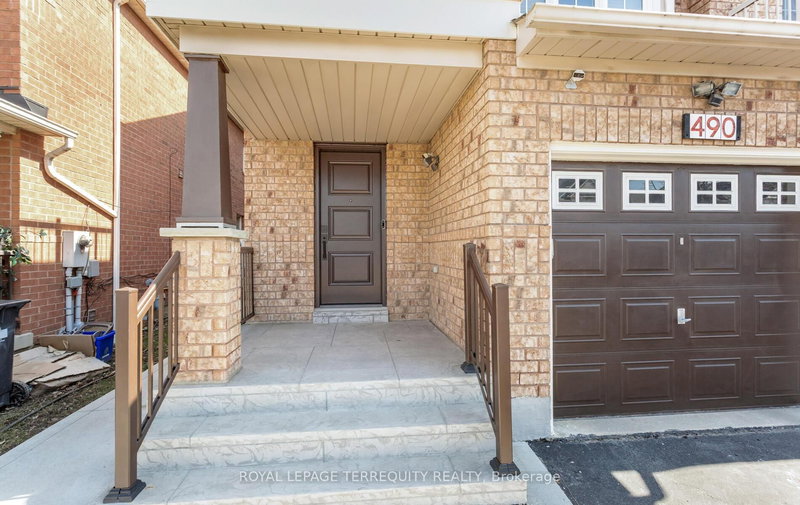 490 Orange Walk Cres, Mississauga, L5R 0A5 | Image 3