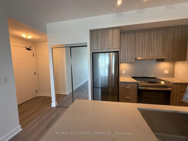 4301 - 430 Square One Drive